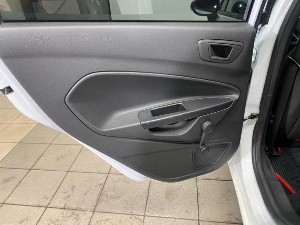 Ford Fiesta Mk6 Рестайлинг с пробегом 2017 года, цена 599 000 рублей, 236000 км, седан, Автокод Объявления