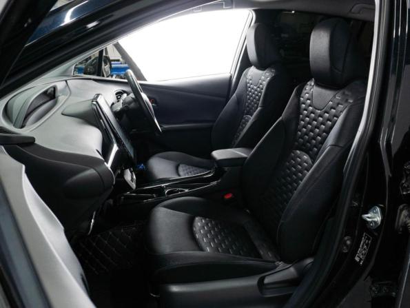 Toyota Prius IV (XW50) с пробегом 2017 года, цена 1 800 000 рублей, 311272 км, лифтбек, Автокод Объявления