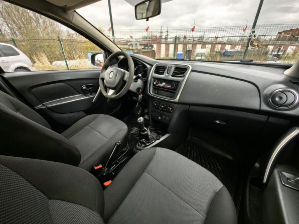 Renault Logan II с пробегом 2018 года, цена 609 000 рублей, 165000 км, седан, Автокод Объявления