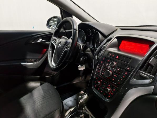 Opel Astra J Рестайлинг с пробегом 2012 года, цена 795 000 рублей, 191196 км, седан, Автокод Объявления