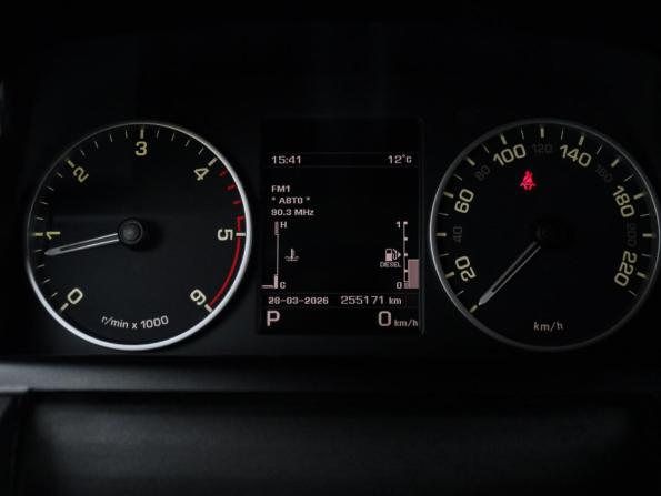 Land Rover Discovery IV Рестайлинг с пробегом 2014 года, цена 1 980 000 рублей, 255033 км, внедорожник, Автокод Объявления