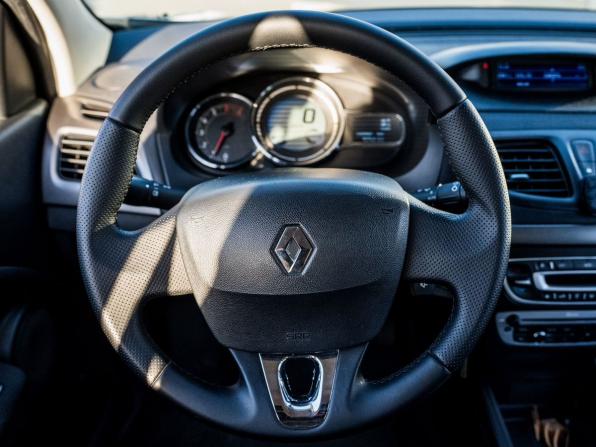 Renault Fluence I Рестайлинг с пробегом 2013 года, цена 680 000 рублей, 260984 км, седан, Автокод Объявления