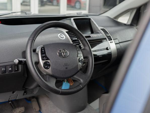 Toyota Prius II Рестайлинг (XW20) с пробегом 2008 года, цена 750 000 рублей, 307690 км, лифтбек, Автокод Объявления