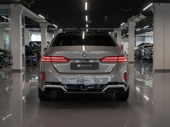 BMW 5 серии VIII (G60/G61/G68) с пробегом 2024 года, цена 6 200 000 рублей, 21730 км, седан, Автокод Объявления