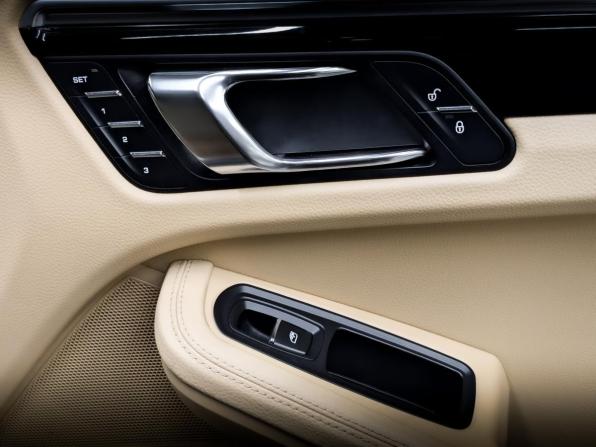 Porsche Macan I с пробегом 2016 года, цена 4 550 000 рублей, 48614 км, внедорожник, Автокод Объявления