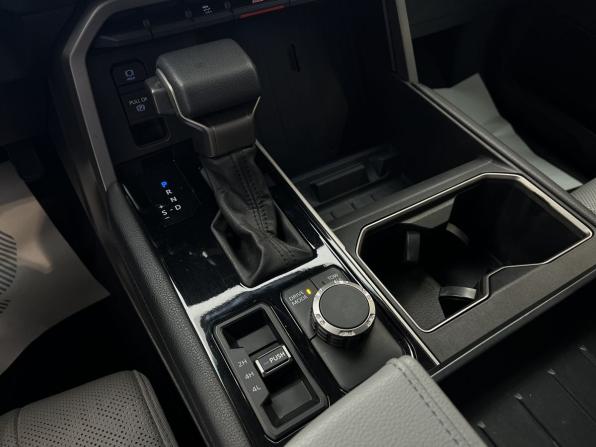 Toyota Tundra III с пробегом 2021 года, цена 8 000 000 рублей, 41141 км, offers.body_type.unknown, Автокод Объявления