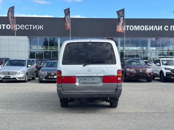 Toyota HiAce H100 с пробегом 2003 года, цена 1 090 000 рублей, 235445 км, минивэн, Автокод Объявления