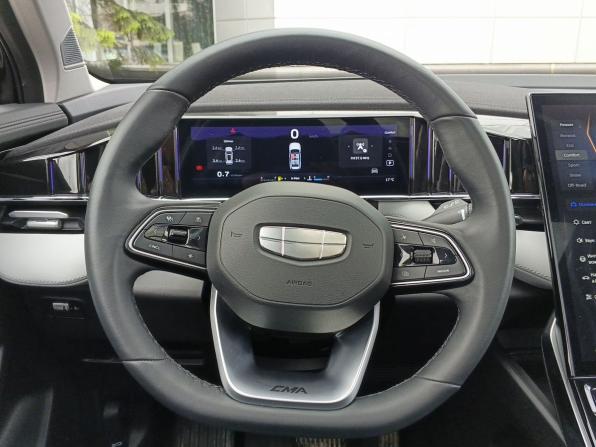 Geely Atlas II с пробегом 2024 года, цена 3 049 000 рублей, 23800 км, внедорожник, Автокод Объявления