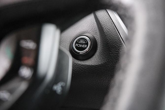 Ford Focus III с пробегом 2012 года, цена 979 000 рублей, 221000 км, седан, Автокод Объявления