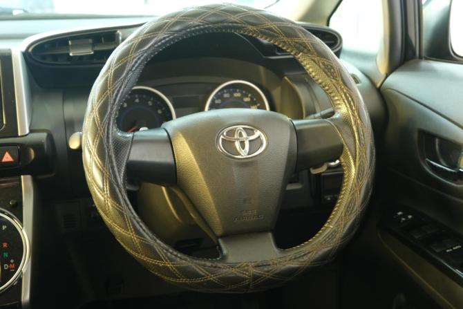 Toyota Wish II Рестайлинг с пробегом 2012 года, цена 1 249 000 рублей, 152000 км, минивэн, Автокод Объявления