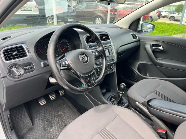 Volkswagen Polo V Рестайлинг с пробегом 2016 года, цена 1 120 000 рублей, 79504 км, седан, Автокод Объявления