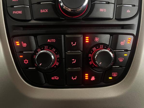 Opel Astra J с пробегом 2011 года, цена 569 000 рублей, 207962 км, хэтчбек, Автокод Объявления
