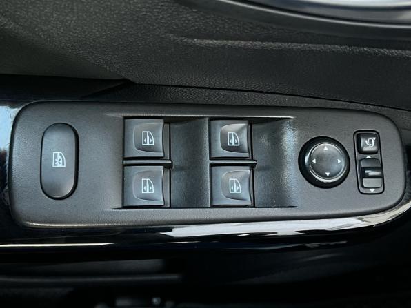 Renault Kaptur I Рестайлинг с пробегом 2021 года, цена 1 670 000 рублей, 75590 км, внедорожник, Автокод Объявления