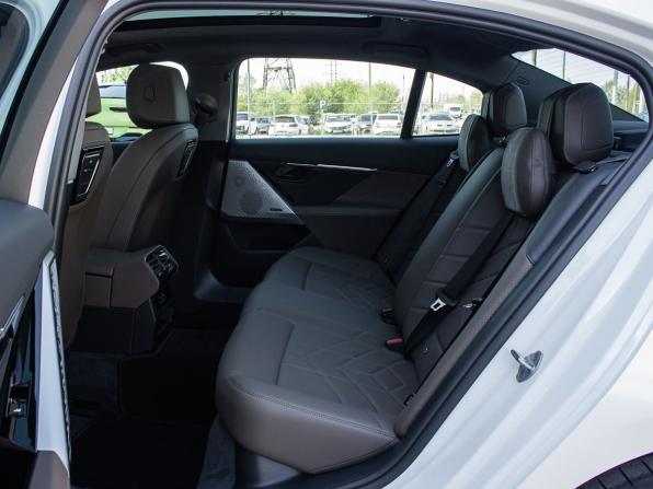 BMW 5 серии VIII (G60/G61/G68) с пробегом 2025 года, цена 7 630 000 рублей, 4755 км, седан, Автокод Объявления