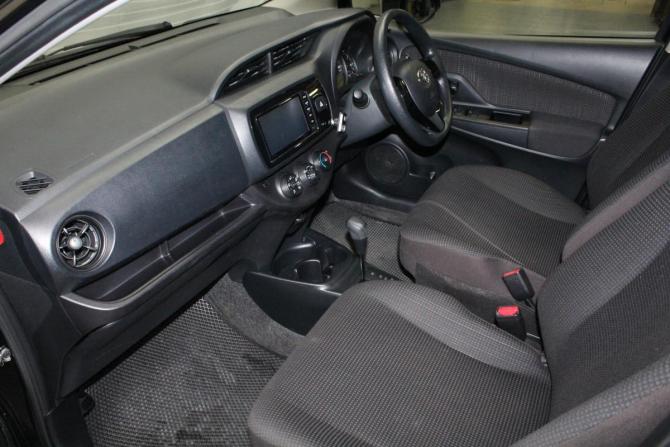 Toyota Vitz III (XP130) Рестайлинг с пробегом 2018 года, цена 899 000 рублей, 109843 км, хэтчбек, Автокод Объявления