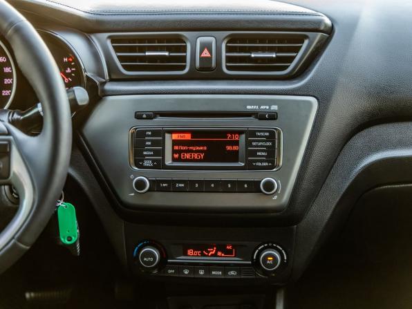 Kia Rio III Рестайлинг с пробегом 2015 года, цена 1 138 000 рублей, 176532 км, седан, Автокод Объявления