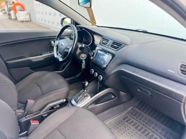 Kia Rio III Рестайлинг с пробегом 2015 года, цена 1 120 000 рублей, 135000 км, хэтчбек, Автокод Объявления