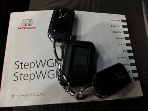 Honda Stepwgn V с пробегом 2017 года, цена 1 799 000 рублей, 134000 км, минивэн, Автокод Объявления