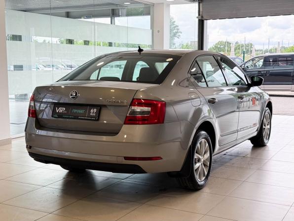 Skoda Octavia III (A7) Рестайлинг с пробегом 2017 года, цена 1 815 000 рублей, 112402 км, лифтбек, Автокод Объявления
