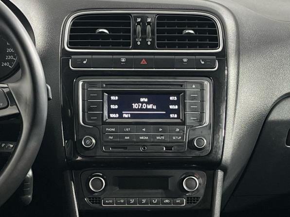 Volkswagen Polo V Рестайлинг с пробегом 2017 года, цена 1 050 000 рублей, 100656 км, седан, Автокод Объявления