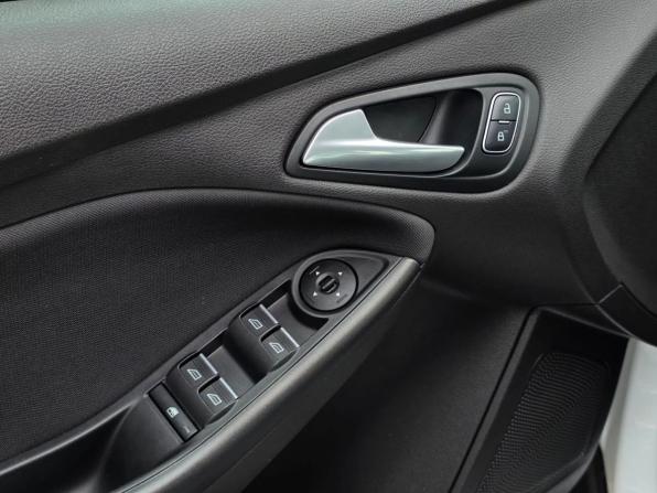 Ford Focus III Рестайлинг с пробегом 2015 года, цена 1 469 000 рублей, 7846 км, хэтчбек, Автокод Объявления