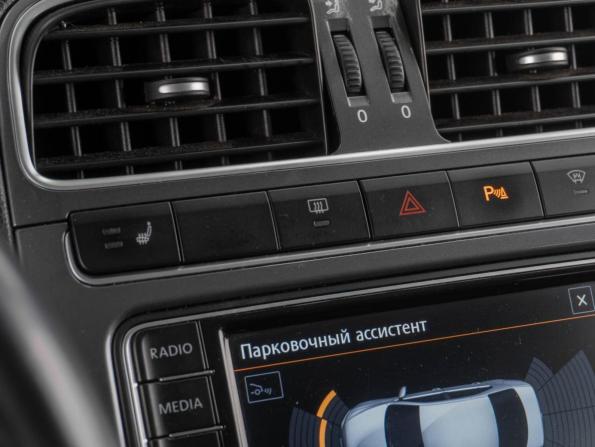 Volkswagen Polo V Рестайлинг с пробегом 2019 года, цена 1 399 000 рублей, 89136 км, седан, Автокод Объявления