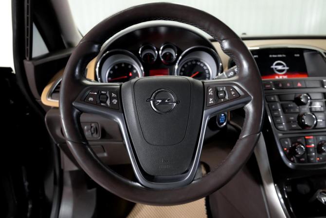 Opel Astra J Рестайлинг с пробегом 2014 года, цена 899 000 рублей, 162001 км, хэтчбек, Автокод Объявления