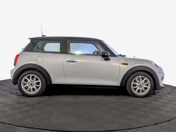 Mini Hatch III (F55/F56) Рестайлинг с пробегом 2018 года, цена 1 800 000 рублей, 73661 км, хэтчбек, Автокод Объявления