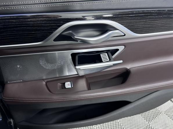 BMW 7 серии VI (G11/G12) Рестайлинг с пробегом 2019 года, цена 6 350 000 рублей, 82491 км, седан, Автокод Объявления