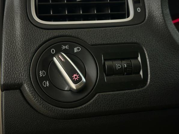 Volkswagen Polo V Рестайлинг с пробегом 2015 года, цена 980 000 рублей, 146801 км, седан, Автокод Объявления