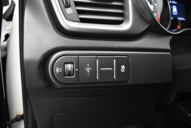 Kia Ceed III с пробегом 2019 года, цена 1 650 000 рублей, 133658 км, универсал, Автокод Объявления