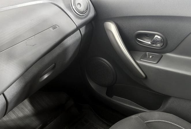 Renault Sandero II с пробегом 2015 года, цена 935 000 рублей, 91780 км, хэтчбек, Автокод Объявления