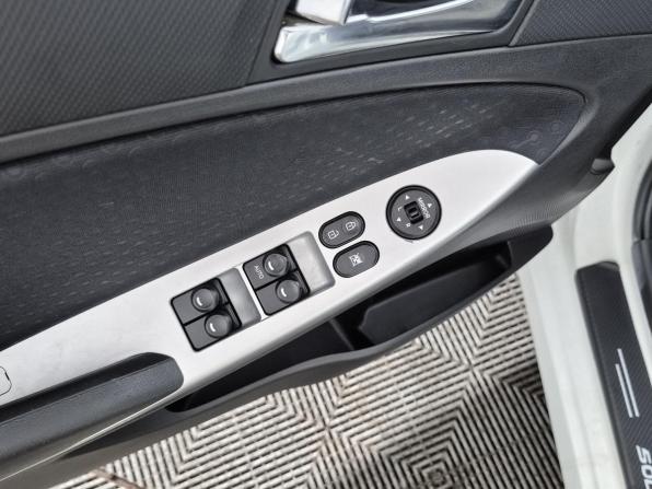 Hyundai Solaris I с пробегом 2013 года, цена 684 000 рублей, 138409 км, хэтчбек, Автокод Объявления