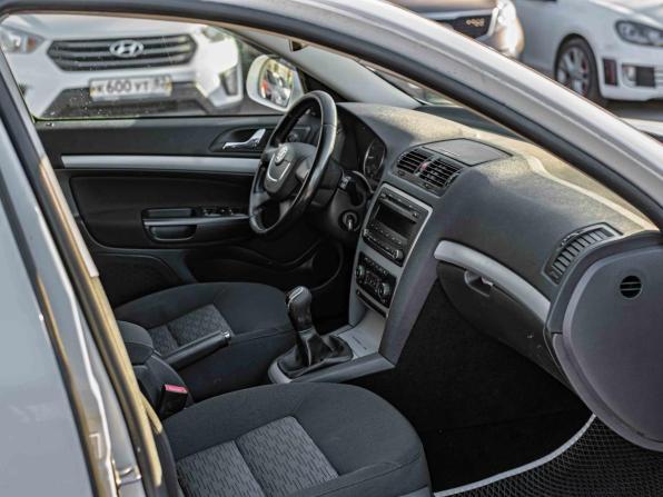 Skoda Octavia II (A5) Рестайлинг с пробегом 2012 года, цена 675 000 рублей, 219889 км, универсал, Автокод Объявления