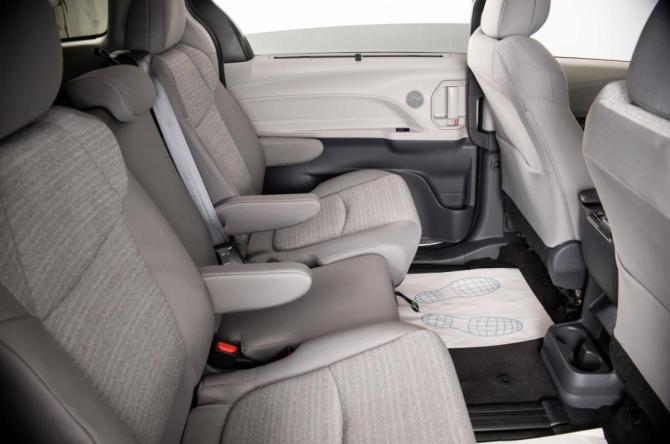 Toyota Sienna IV с пробегом 2021 года, цена 3 899 000 рублей, 5000 км, минивэн, Автокод Объявления