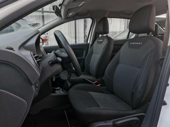 Renault Logan II Рестайлинг с пробегом 2019 года, цена 1 349 000 рублей, 53241 км, седан, Автокод Объявления