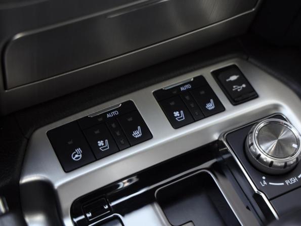 Toyota Land Cruiser 200 Series Рестайлинг 2 с пробегом 2016 года, цена 5 899 000 рублей, 114168 км, внедорожник, Автокод Объявления