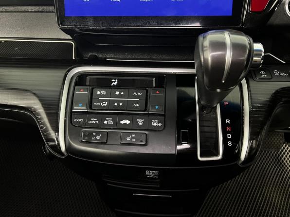 Honda Stepwgn V с пробегом 2016 года, цена 2 150 000 рублей, 163551 км, минивэн, Автокод Объявления