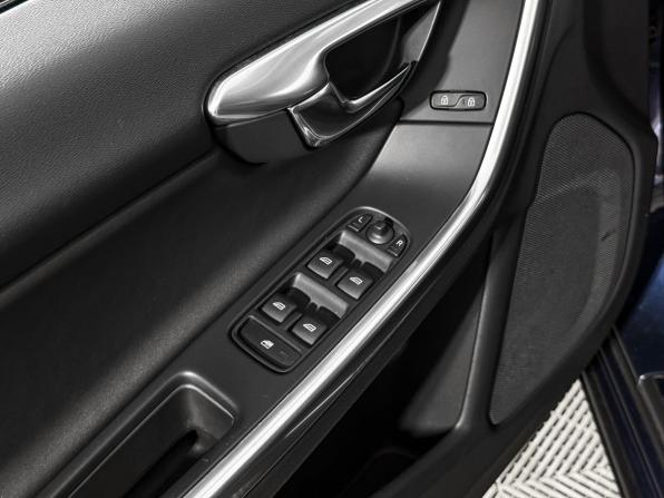 Volvo S60 II Рестайлинг с пробегом 2013 года, цена 1 190 000 рублей, 135436 км, седан, Автокод Объявления