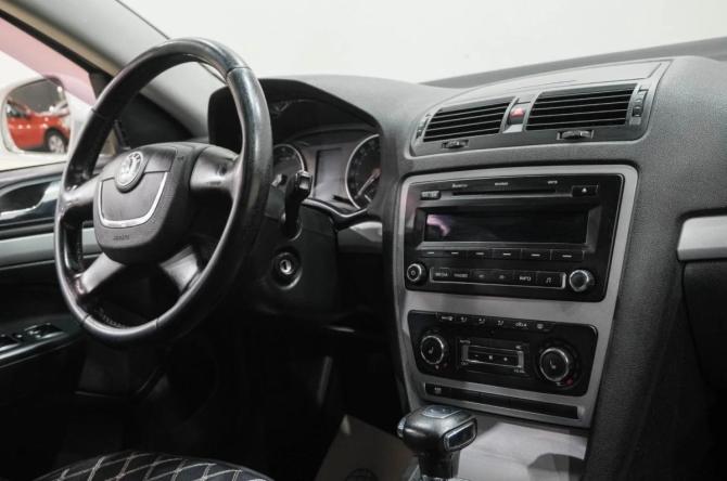 Skoda Octavia II (A5) Рестайлинг с пробегом 2012 года, цена 749 000 рублей, 343000 км, лифтбек, Автокод Объявления