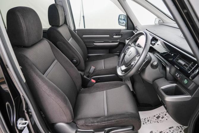 Honda Stepwgn V Рестайлинг с пробегом 2019 года, цена 2 499 000 рублей, 56111 км, минивэн, Автокод Объявления