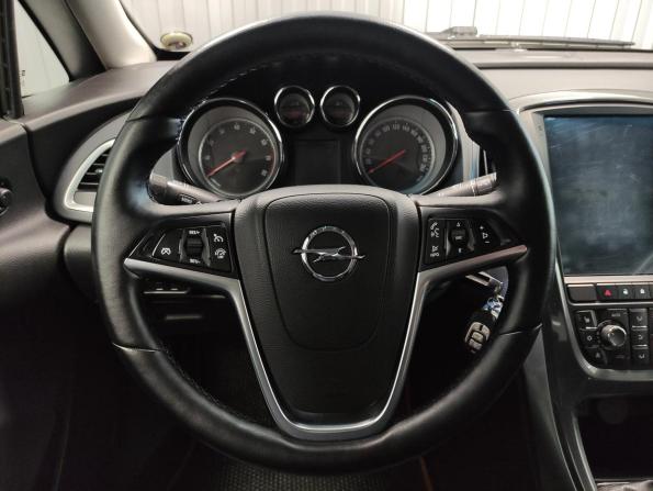 Opel Astra J Рестайлинг с пробегом 2013 года, цена 757 000 рублей, 183636 км, седан, Автокод Объявления