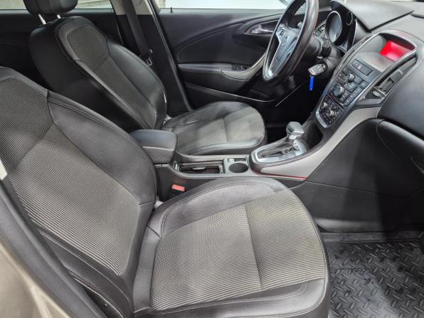 Opel Astra J с пробегом 2011 года, цена 579 000 рублей, 205205 км, хэтчбек, Автокод Объявления