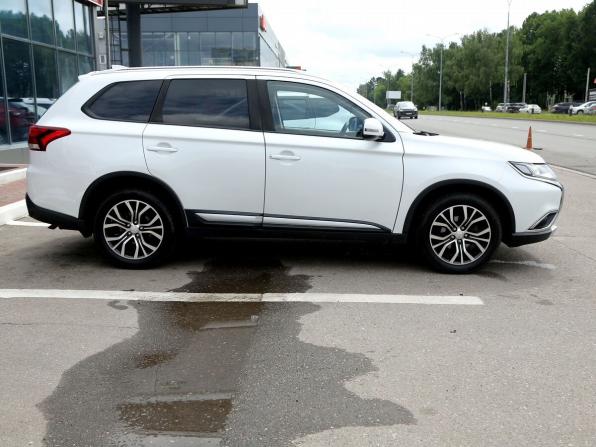 Mitsubishi Outlander III Рестайлинг 3 с пробегом 2018 года, цена 2 122 000 рублей, 113000 км, внедорожник, Автокод Объявления
