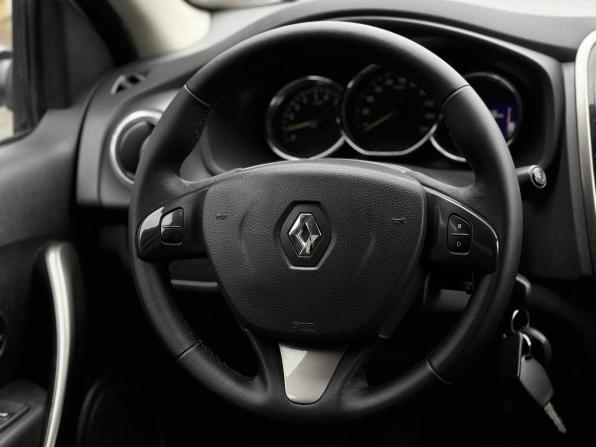 Renault Logan II с пробегом 2015 года, цена 479 000 рублей, 331986 км, седан, Автокод Объявления