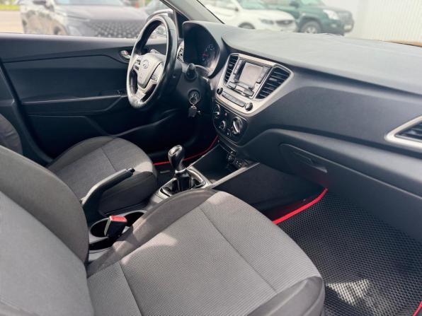 Hyundai Solaris II с пробегом 2017 года, цена 1 200 000 рублей, 113000 км, седан, Автокод Объявления