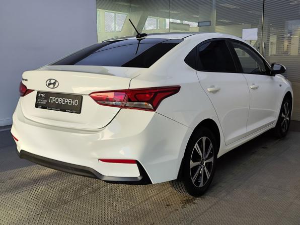 Hyundai Solaris II с пробегом 2017 года, цена 1 049 000 рублей, 90000 км, седан, Автокод Объявления