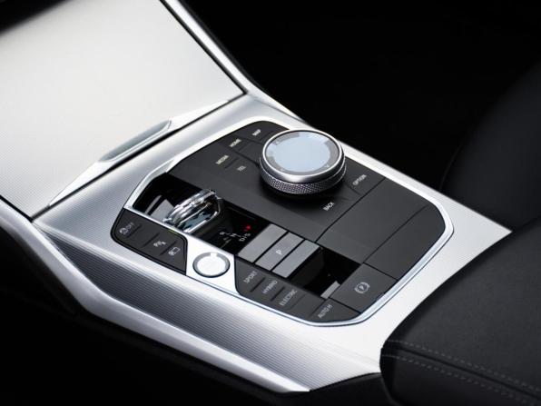 BMW 3 серии VII (G2x) Рестайлинг с пробегом 2022 года, цена 4 993 000 рублей, 43200 км, седан, Автокод Объявления