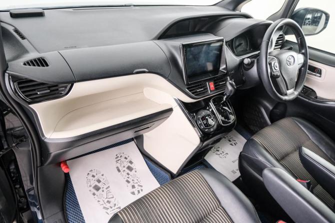Toyota Noah III (R80) Рестайлинг с пробегом 2019 года, цена 2 199 000 рублей, 65000 км, минивэн, Автокод Объявления