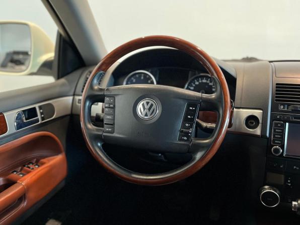 Volkswagen Touareg I Рестайлинг с пробегом 2009 года, цена 1 250 000 рублей, 335240 км, внедорожник, Автокод Объявления